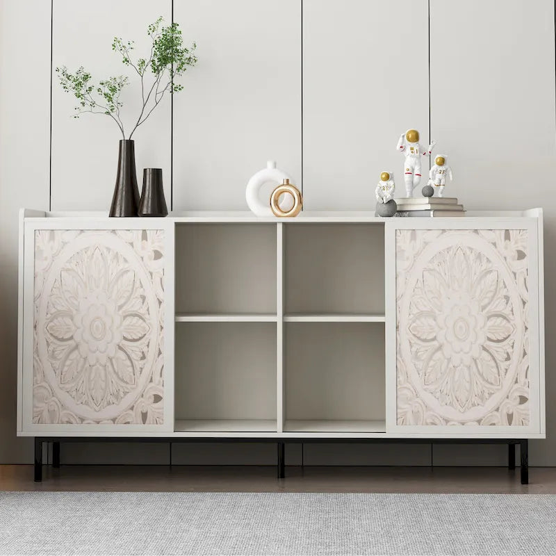Meuble de rangement d'appoint en bois avec détails sculptés