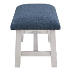 Banc Callen avec cadre blanc délavé et garniture cloutée en bronze antique, en tissu bleu marine